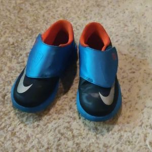 Velcro easy to put on little boys Nike KD